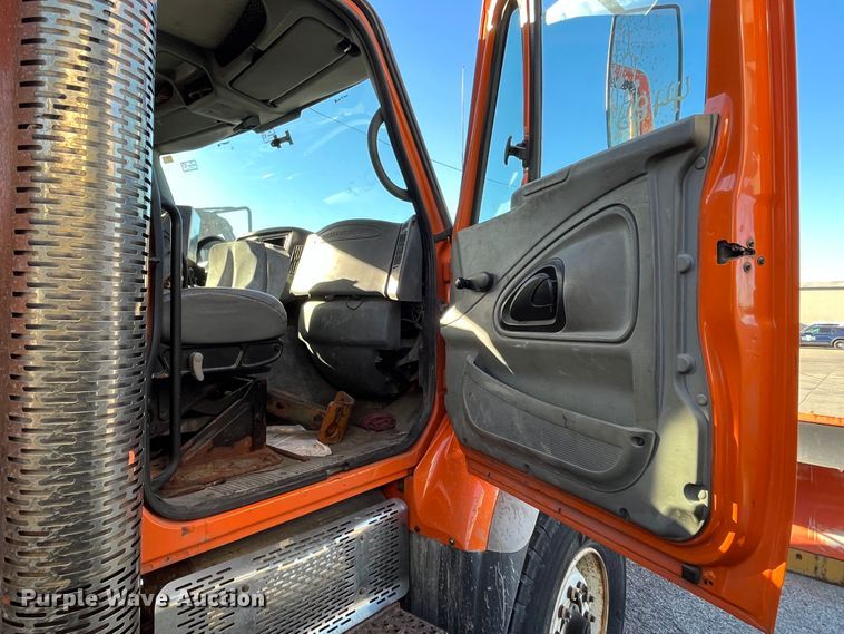 image for item DC6201 2007 International 7600  dump truck