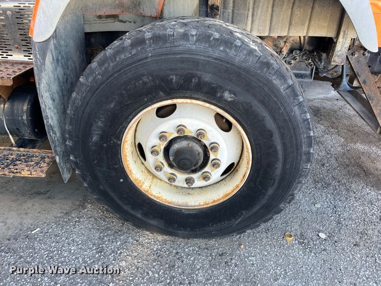 image for item DC6201 2007 International 7600  dump truck