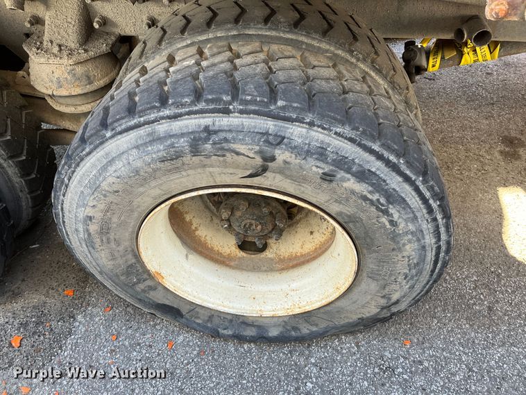 image for item DC6201 2007 International 7600  dump truck