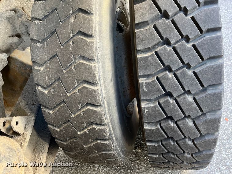 image for item DC6201 2007 International 7600  dump truck