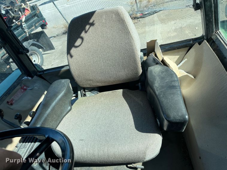 image for item DC6204 1991 John Deere 3155  MFWD tractor