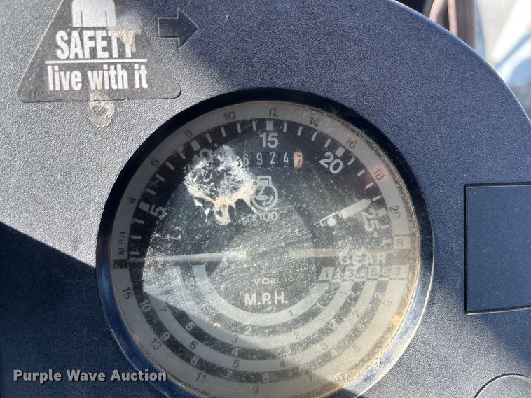 image for item DC6204 1991 John Deere 3155  MFWD tractor