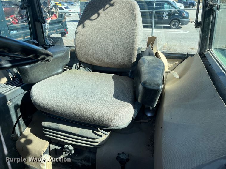 image for item DC6204 1991 John Deere 3155  MFWD tractor