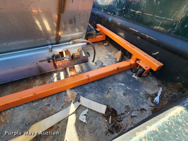 image for item DC6206 2011 Ford F350 Super Duty XL  dump bed pickup truck