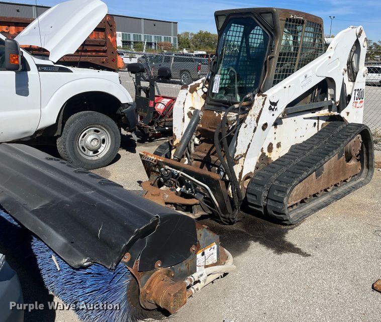 image for item DC6208 2006 Bobcat T300  tracked skid steer loader