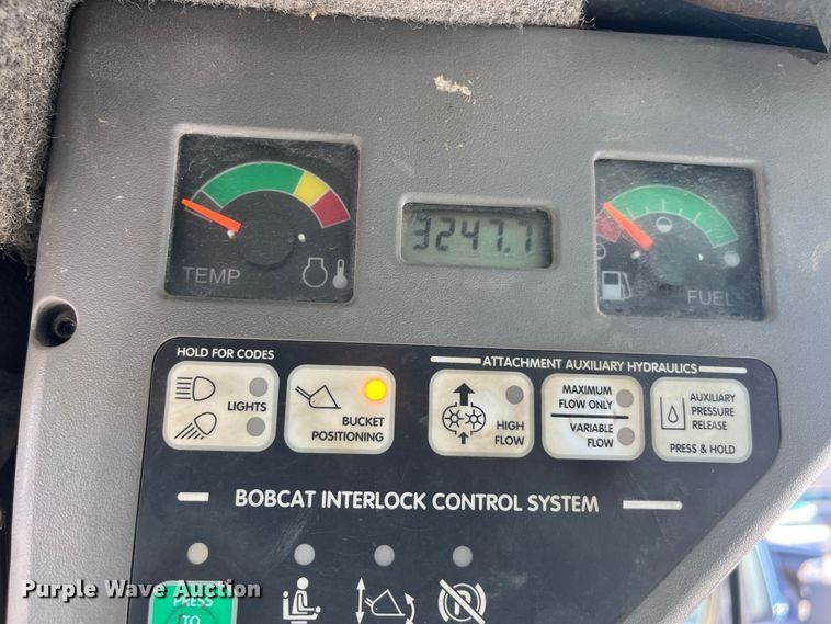 image for item DC6208 2006 Bobcat T300  tracked skid steer loader