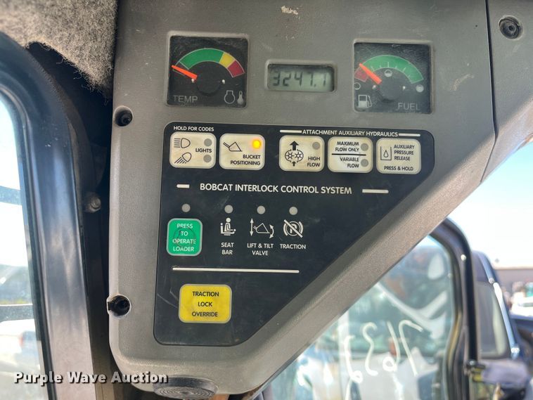 image for item DC6208 2006 Bobcat T300  tracked skid steer loader