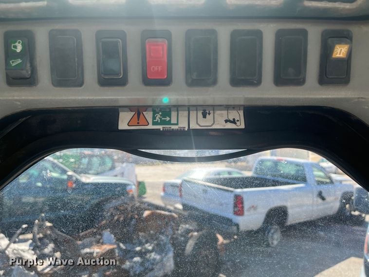 image for item DC6208 2006 Bobcat T300  tracked skid steer loader