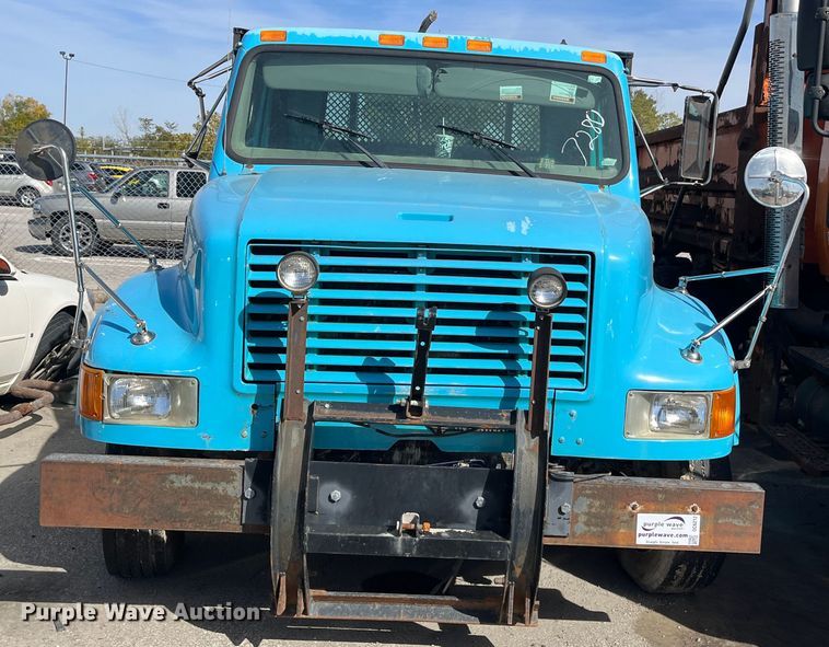 image for item DC6212 2000 International 4700  dump truck