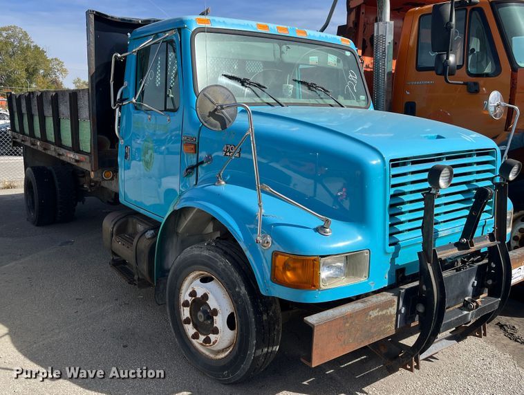 image for item DC6212 2000 International 4700  dump truck