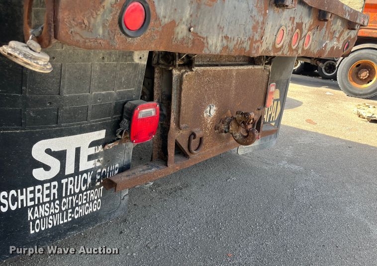 image for item DC6212 2000 International 4700  dump truck