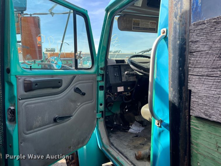 image for item DC6212 2000 International 4700  dump truck