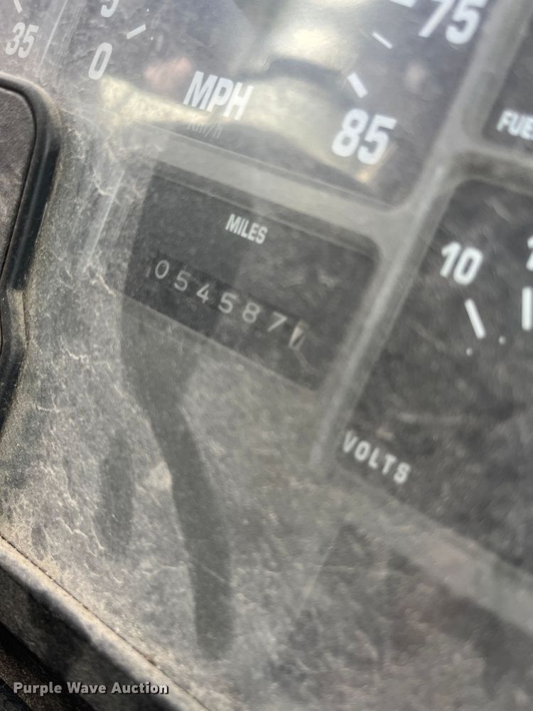 image for item DC6212 2000 International 4700  dump truck