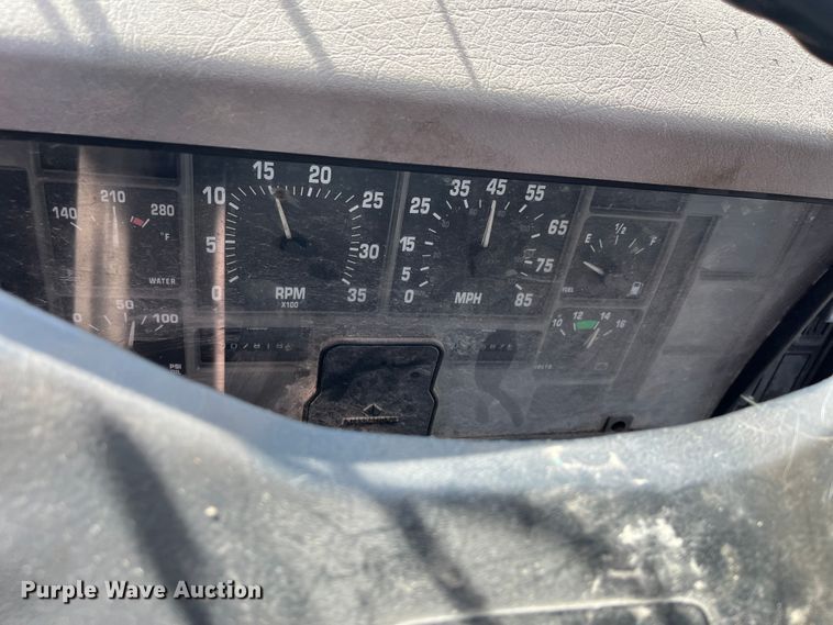 image for item DC6212 2000 International 4700  dump truck