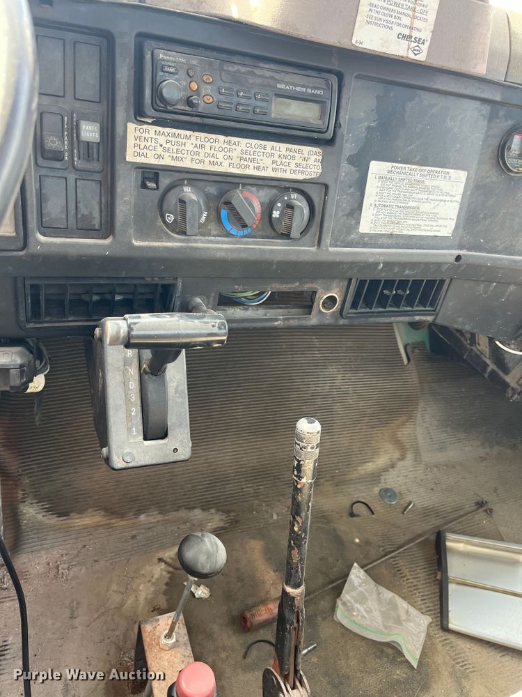 image for item DC6212 2000 International 4700  dump truck