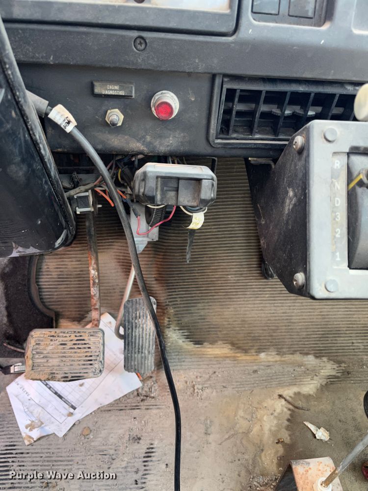 image for item DC6212 2000 International 4700  dump truck