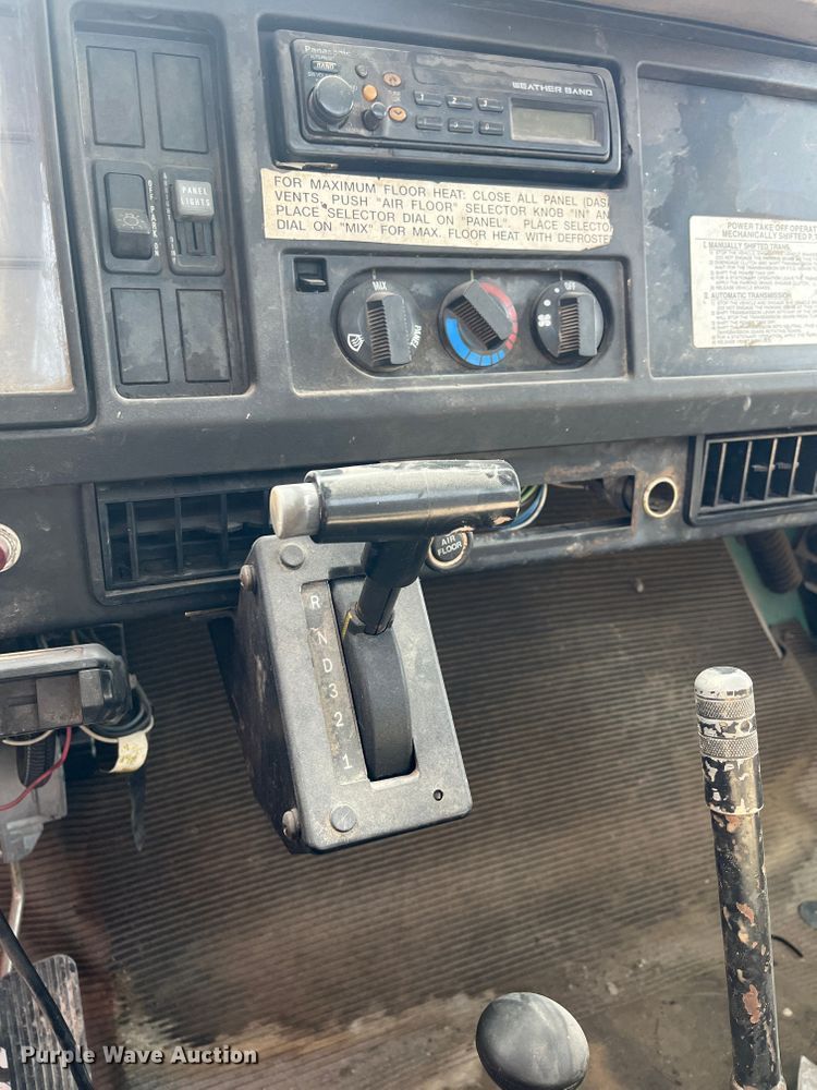 image for item DC6212 2000 International 4700  dump truck