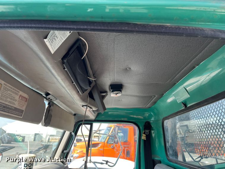 image for item DC6212 2000 International 4700  dump truck