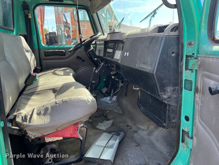 image for item DC6212 2000 International 4700  dump truck