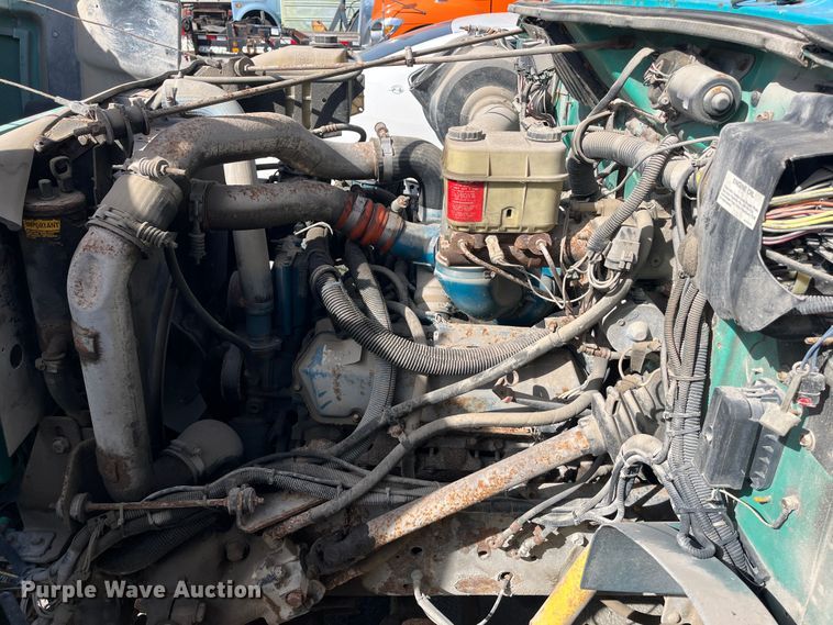 image for item DC6212 2000 International 4700  dump truck