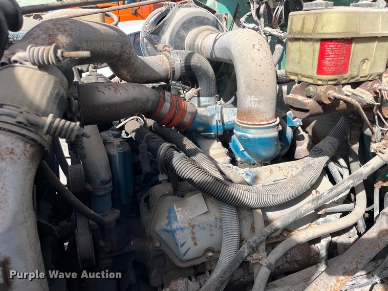 image for item DC6212 2000 International 4700  dump truck