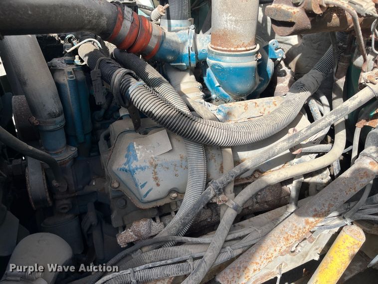 image for item DC6212 2000 International 4700  dump truck