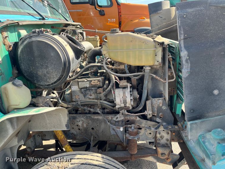 image for item DC6212 2000 International 4700  dump truck