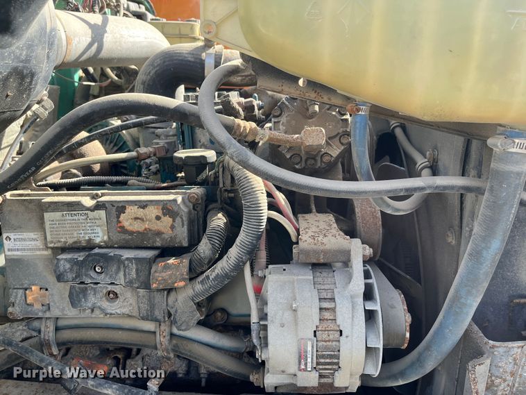 image for item DC6212 2000 International 4700  dump truck