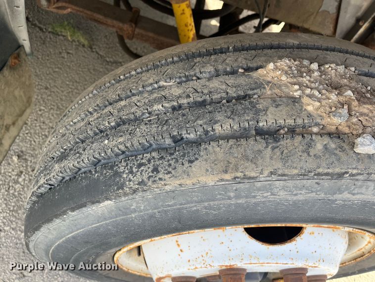 image for item DC6212 2000 International 4700  dump truck