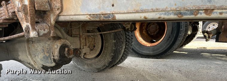 image for item DC6212 2000 International 4700  dump truck