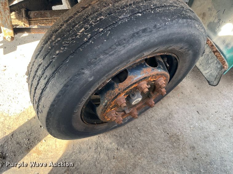 image for item DC6212 2000 International 4700  dump truck