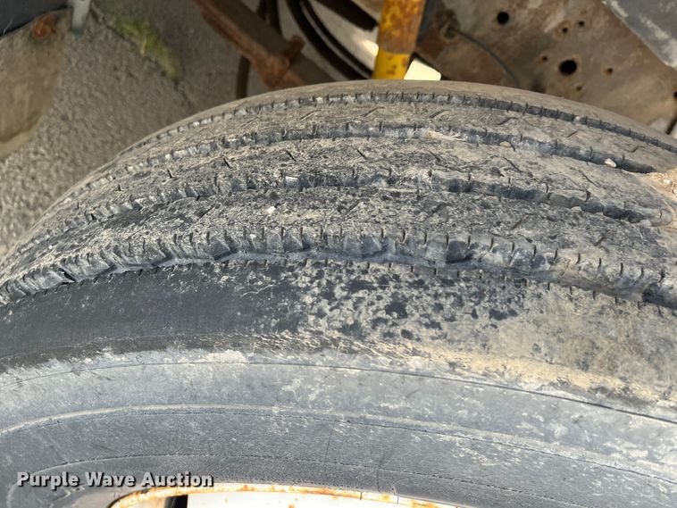 image for item DC6212 2000 International 4700  dump truck