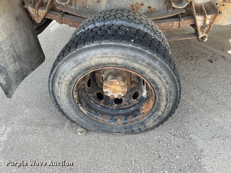 image for item DC6212 2000 International 4700  dump truck