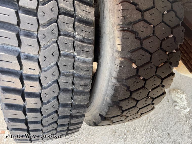 image for item DC6212 2000 International 4700  dump truck