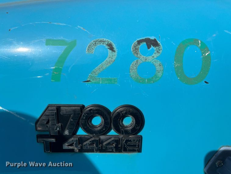 image for item DC6212 2000 International 4700  dump truck