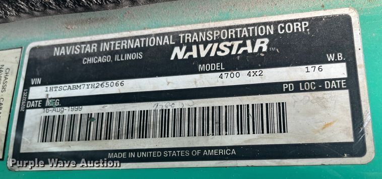 image for item DC6212 2000 International 4700  dump truck