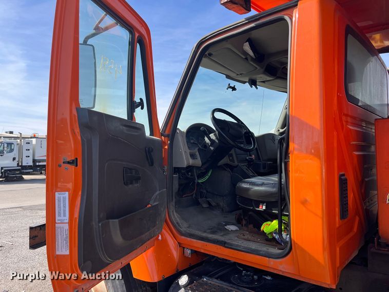 image for item DC6213 2009 International WorkStar 7400  dump truck