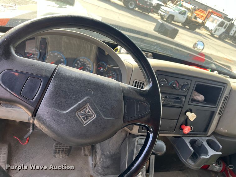 image for item DC6213 2009 International WorkStar 7400  dump truck