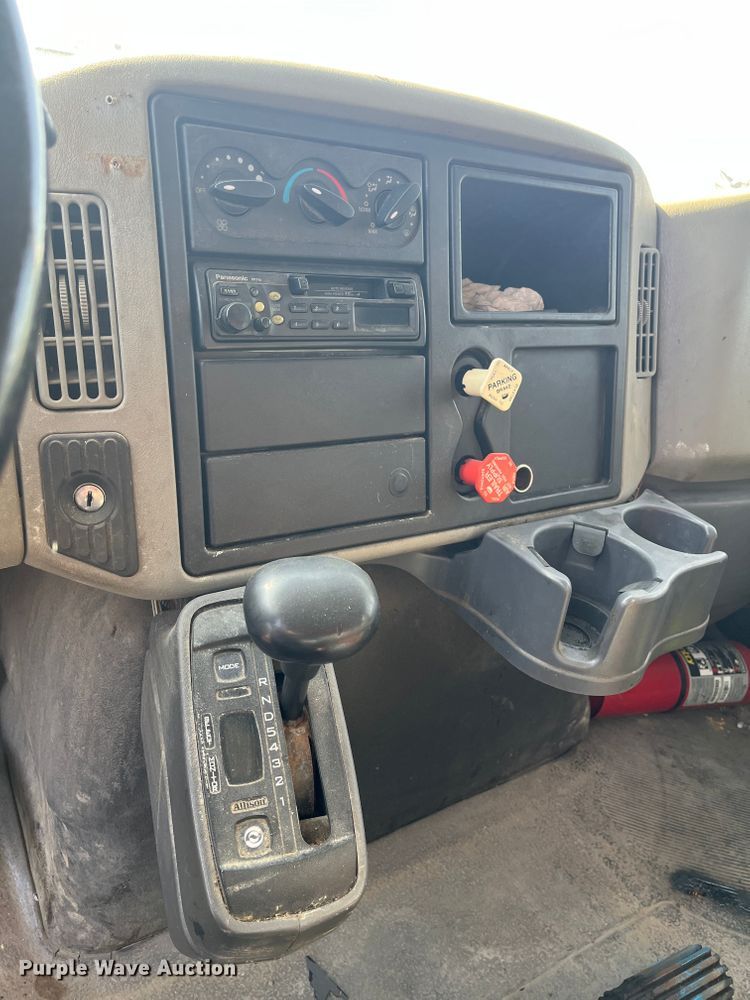 image for item DC6213 2009 International WorkStar 7400  dump truck