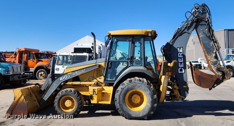 image for item DC6214 2012 John Deere 410J  backhoe