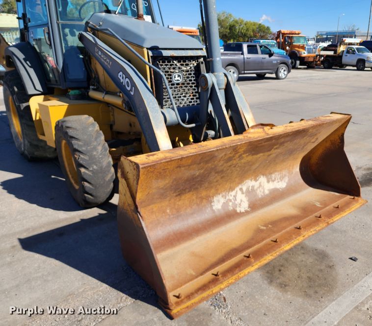 image for item DC6214 2012 John Deere 410J  backhoe