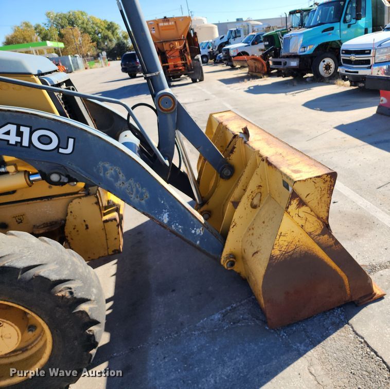 image for item DC6214 2012 John Deere 410J  backhoe