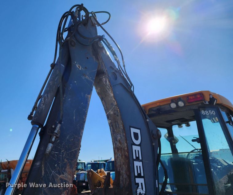 image for item DC6214 2012 John Deere 410J  backhoe