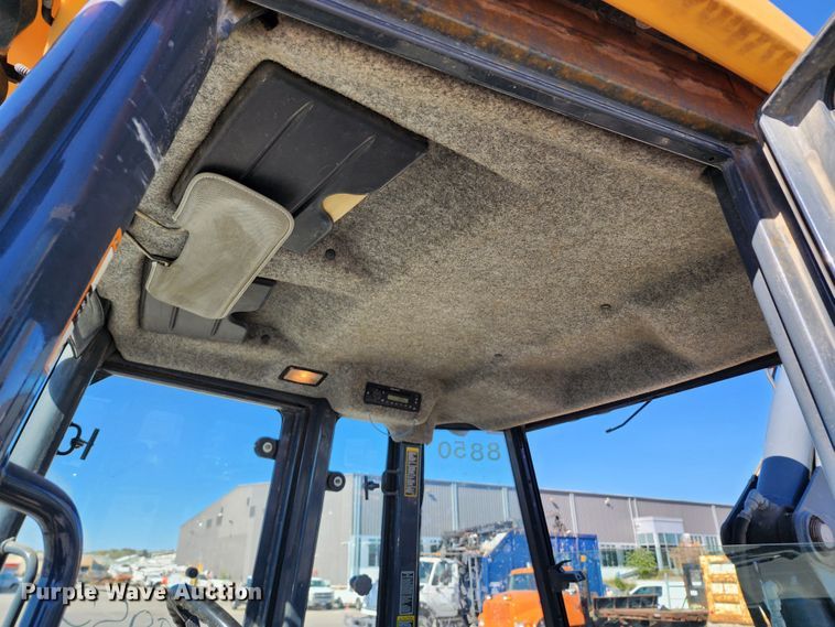 image for item DC6214 2012 John Deere 410J  backhoe