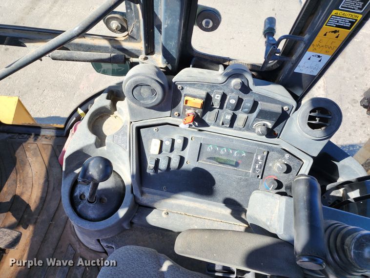 image for item DC6214 2012 John Deere 410J  backhoe