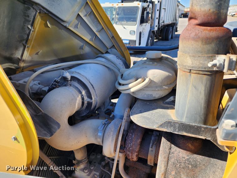 image for item DC6214 2012 John Deere 410J  backhoe