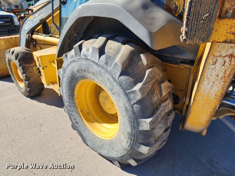 image for item DC6214 2012 John Deere 410J  backhoe