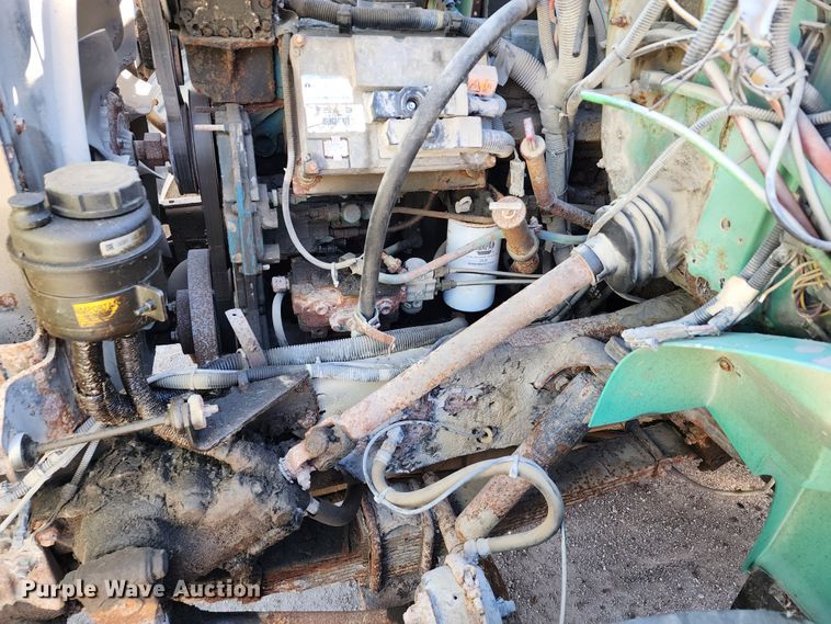 image for item DC6215 2002 International 4900  flatbed truck