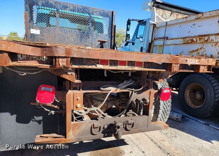 image for item DC6215 2002 International 4900  flatbed truck