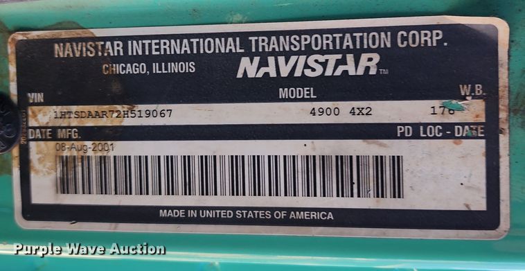 image for item DC6215 2002 International 4900  flatbed truck